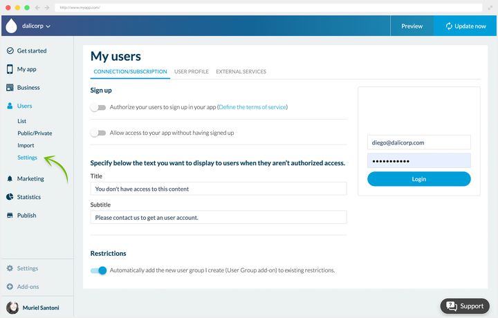 The registration settings screen, first of its three tabs. Two switches open or close sign-up and access without an account. Below them, two fields make up the message shown to anyone without access, a title and a subtitle. A last block, switched on, applies the restrictions already in place to new groups. On the right, a preview of the form as the user will see it.