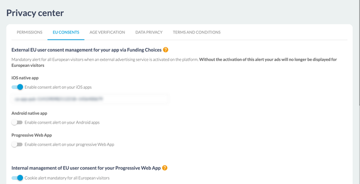 The privacy screen, open on its second tab. A first block concerns native apps: a warning in bold, then three switches, one per platform, of which only the first is on and reveals an identifier field, blurred here. A second block, below, turns on the notice of the web version through a single switch.